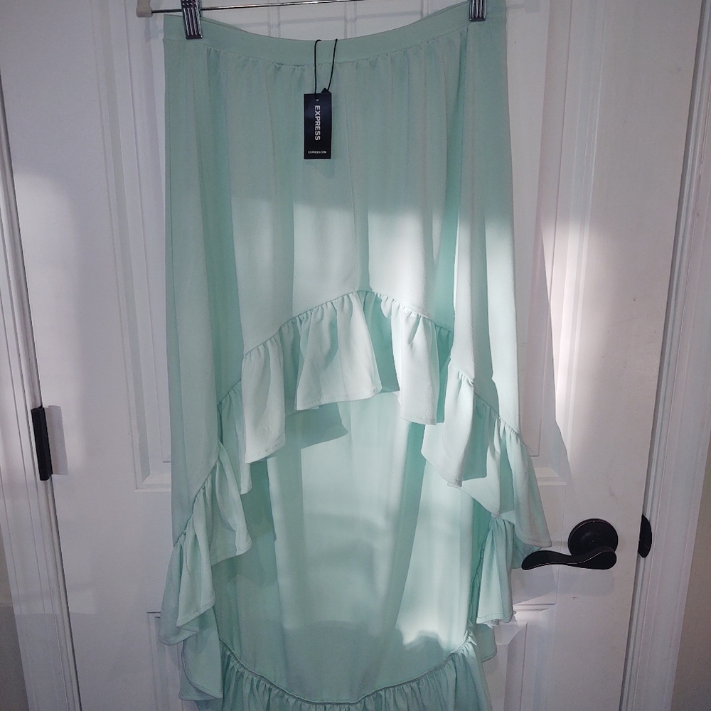 NEW! Express high-low hem skirt